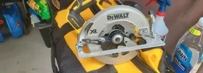 Get precise cuts with this reliable, brand new never used DeWalt DCS570 20V Max XR 7-1/4 inch circul...