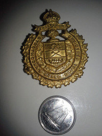 COLLECTOR SEEKS OLDER BRITISH/CANADIAN MILITARY COLLECTIBLES