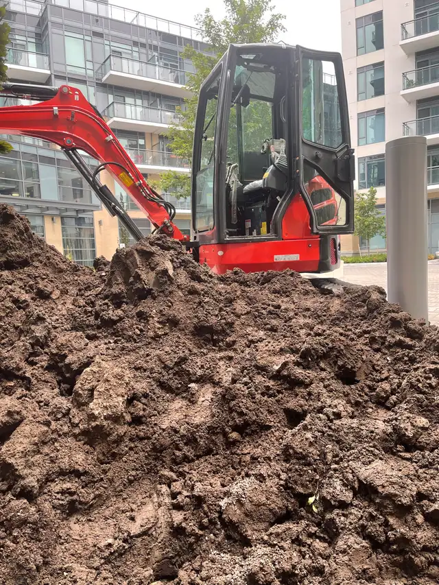 Excavating service/ grading63007358193281123