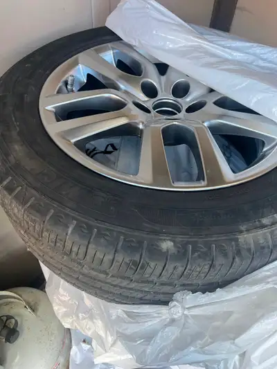 All seasons four tires and rims primacy Michelin 225/60R18 100H Very good condition, selling as we g...