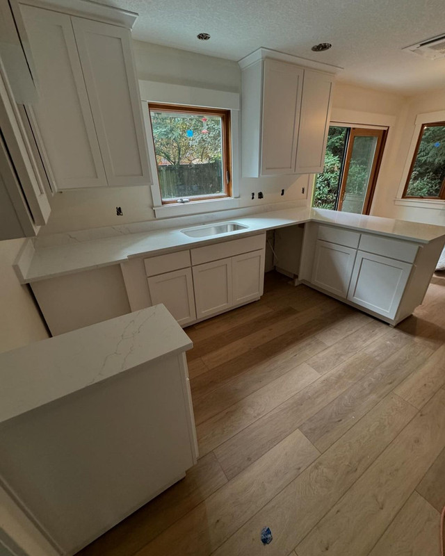CLEARANCE SALE ON Chinese Quartz Countertops | Backsplash in Cabinets & Countertops in Barrie - Image 2