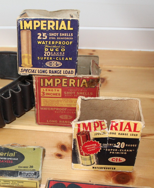 Old Hunting Stuff - Empty Shotgun Boxes and Belt in Arts & Collectibles in Summerside - Image 4