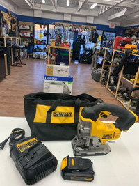 DEWALT SAW - WITH BATTERY, CHARGER AND BAG - DCS331