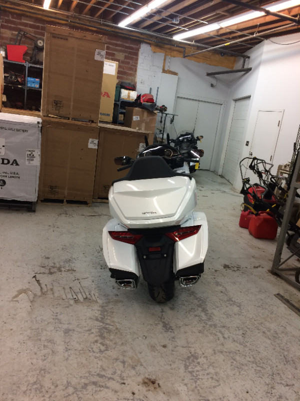 2018 Goldwing is the Ultimate Touring bike this one is for sale in Touring in Medicine Hat - Image 3