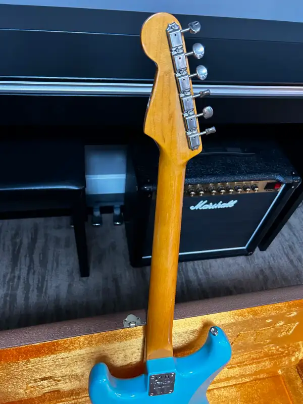 Incredible Vintage USA Fender Stratocaster 62 Reissue AVRI in Guitars in Saskatoon - Image 5