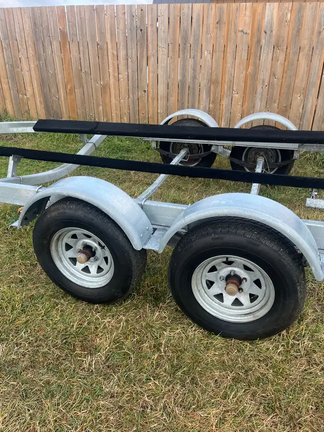 Road Runner Boat Trailer, 21ft to 24ft boat in Powerboats & Motorboats in Regina - Image 4
