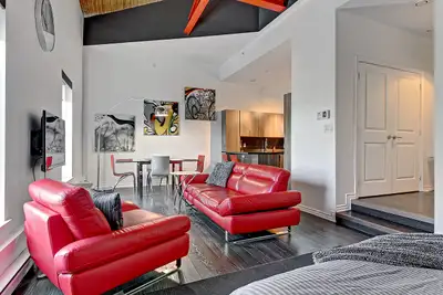 1er AOÛT 2025 - LE GRAFFITI - Loft neuf meublé et tout inclus!