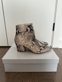 Steve Madden Boots (Snake Skin Patterned) for Sale, Size 8.5