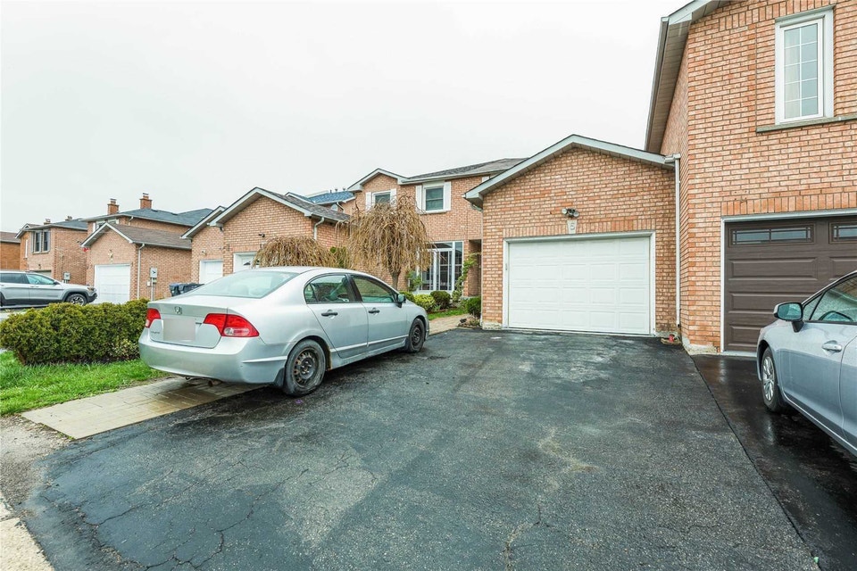 3+1 Beds 3.5 Baths Furnished Townhouse 2