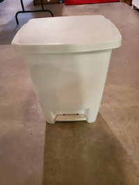 Kitchen garbage bin