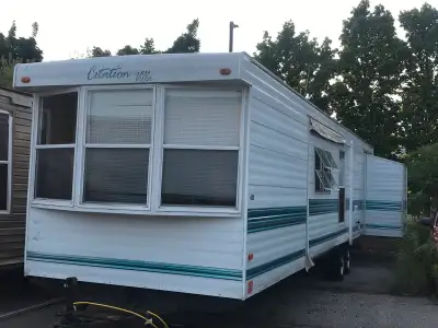 Call ( 9 0 5 ) 4 6 7 - 1 4 0 0 1995 citation park model trailer for sale One bedroom plus den area s...