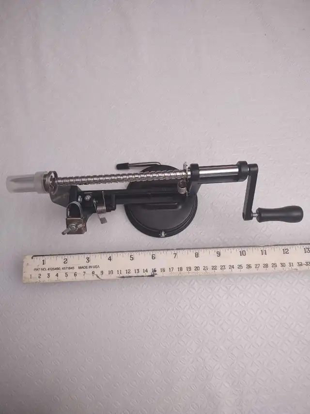 Apple peeler in Kitchen & Dining Wares in Mississauga / Peel Region - Image 2