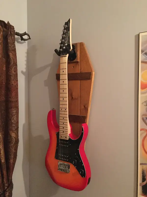 Guitar Wall Mounts (Coffins) in Guitars in City of Montréal - Image 2