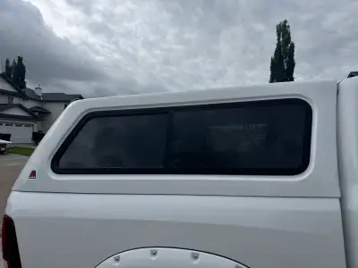 Selling my LEER truck canopy for a 2014 Ram 1500 Sport with a 5’7” short box. * Good condition * Rea...
