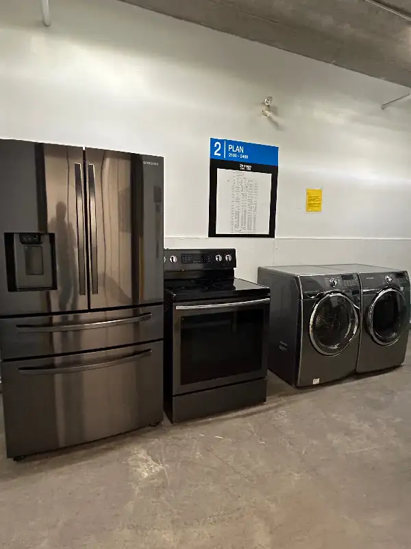 Frigidaire and stove washer dryer in Washers & Dryers in City of Montréal - Image 2