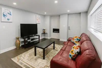Cozy Basement w/ Private Entrance & Outdoor Basketball Court
