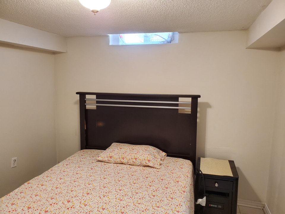 Unfurnished 1 Bedroom Basement Apartment for Rent 5