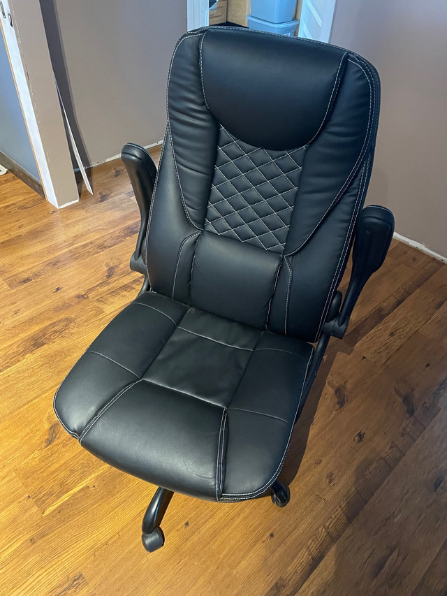 Comfy Office or Gaming Chair in Chairs & Recliners in St. Albert - Image 2