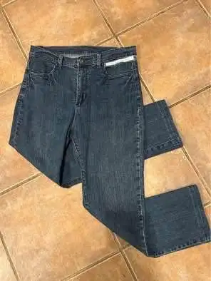 OJO jeans $15, size 28-29 (8-10), high waist, above ankle jeans in Women's - Bottoms in Oakville / Halton Region - Image 2