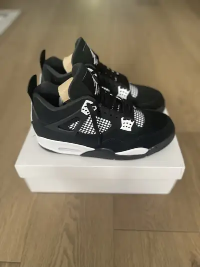 jordan four white thunder, View more