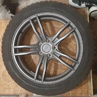 X4 18" wheels with winter tires Super clean set of wheels I recently bought. The tires are *used* bu...