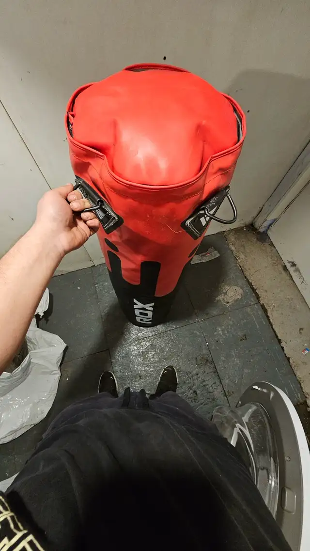 RDX Punching Bag ( Filled up ) 80$ in Garage Sales in Ottawa - Image 3