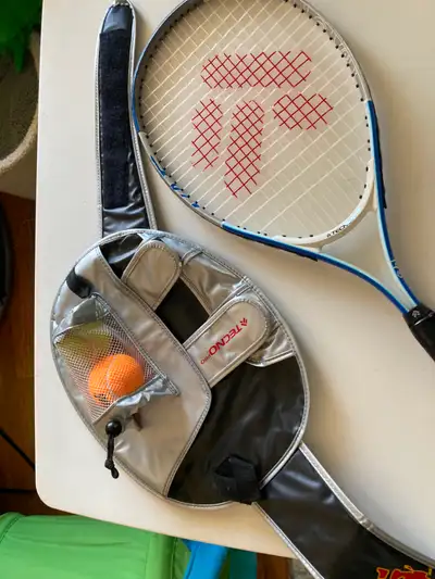 Tecno Pro Twister 145 Tennis Racket 145 w Caring Case 2 balls included