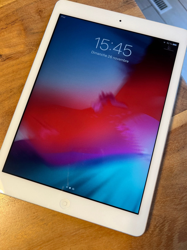 iPad Air 1 - 16GB - Avec boîtier rotatif dans iPad et tablettes  à Longueuil/Rive Sud