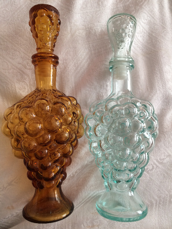 3 Vintage Bottles decanters Vetreria Etrusca Mod Dep grape shape dans Art et objets de collection  à Ville de Montréal - Image 4