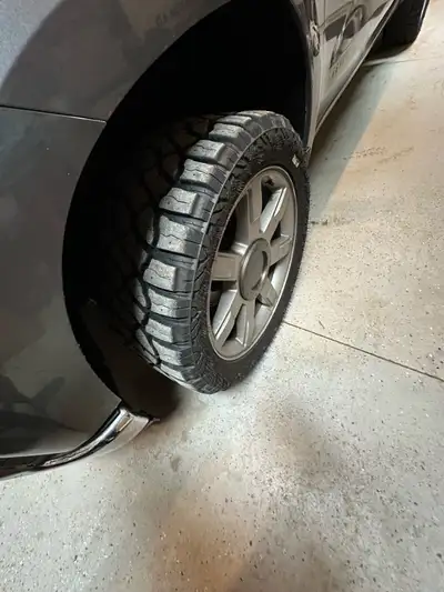 Path Ranger XT/power claws 33 x 12 1/2 are 22 LT’s 12 ply. tires have less than 1000 km on them