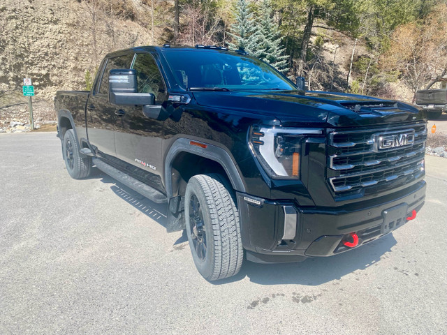 2024 GMC Sierra 3500 AT4 (6.6l V8) in Cars & Trucks in Banff / Canmore - Image 2