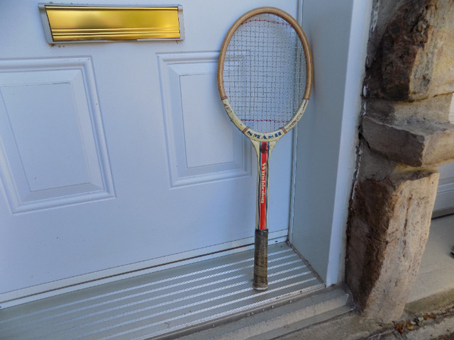Raquette de tennis. dans Tennis et raquettes  à Longueuil/Rive Sud
