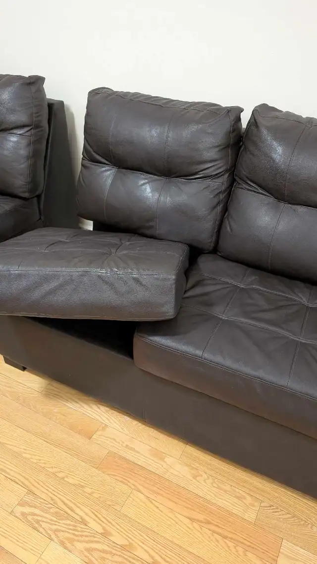Leather Sectional Sofa in Couches & Futons in Kingston - Image 5