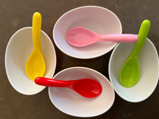 Colourful Melamine Bowls and Spoons Set in Kitchen & Dining Wares in Oakville / Halton Region - Image 2