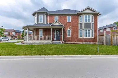 Beautiful 3-Bedroom, 3-Bath Corner Townhouse for Rent – Upper Levels Only Located in the highly soug...