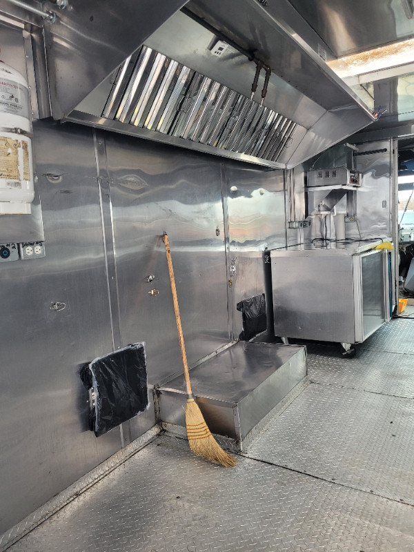 Price Drop for quick sale!!!  Food Truck , equipment, stock! in Other Business & Industrial in Sarnia - Image 4