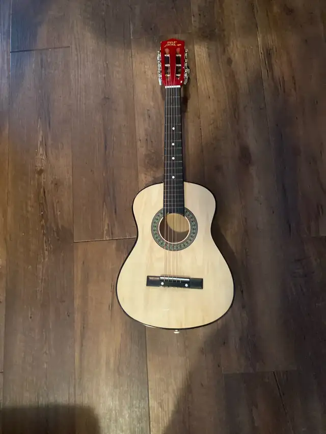 Guitar for starters in Guitars in Brockville - Image 2