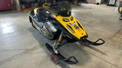 600 SDI, electric start, reverse, good shape, track is fair, 130 PSI compression on both sides, neve...