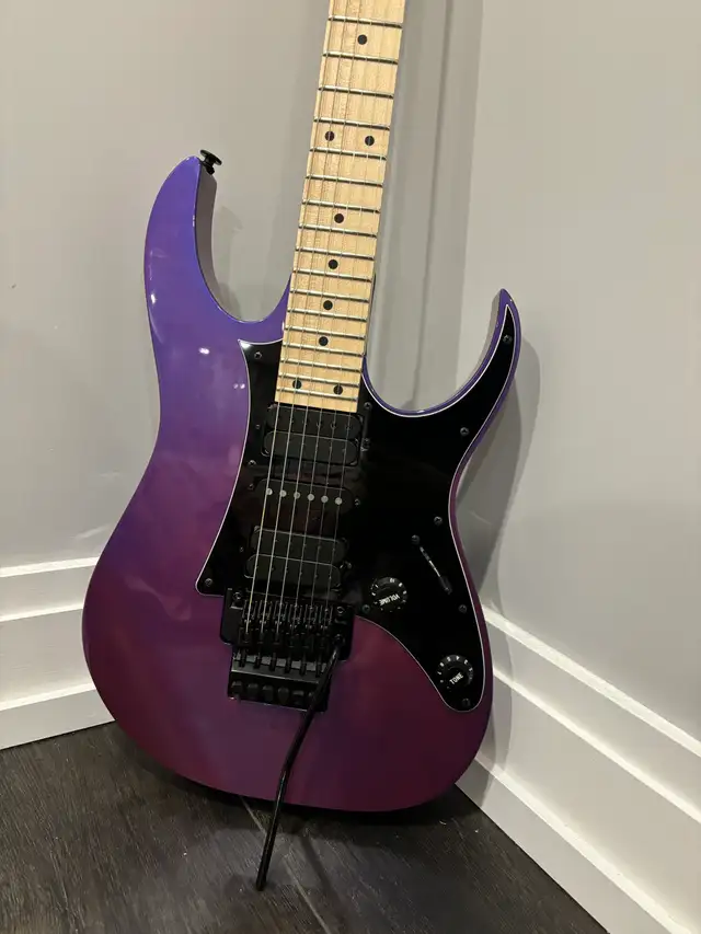 electric guitar524415483040256001