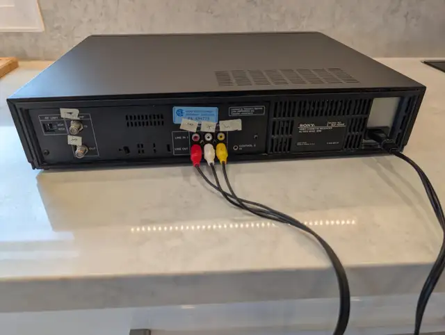 Sony SLV-494HF VCR Hi-Fi Stereo and Sony RMT V102 Remote Control in General Electronics in Markham / York Region - Image 9