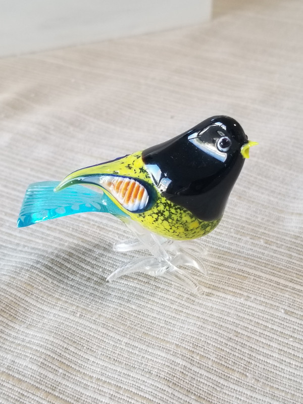 Glass bird figurine in Home Décor & Accents in Calgary