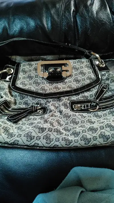 Cute and pretty Ladies purse Text 7809189940