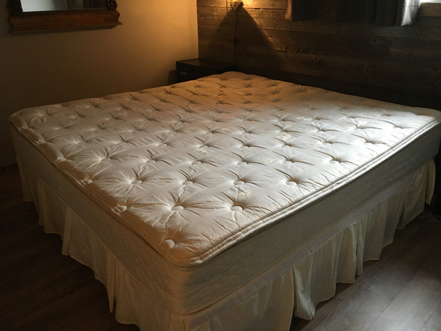 King Bed Set | Beds & Mattresses | Prince Albert | Kijiji