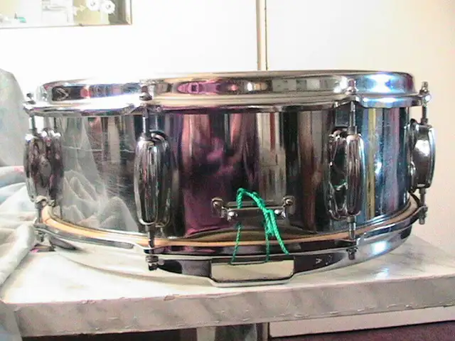 1971 Slingerland "Festival Series" Chrome Snare ..AWESOME ! in Drums & Percussion in Windsor Region - Image 7