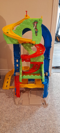 Toy car adjustable tower