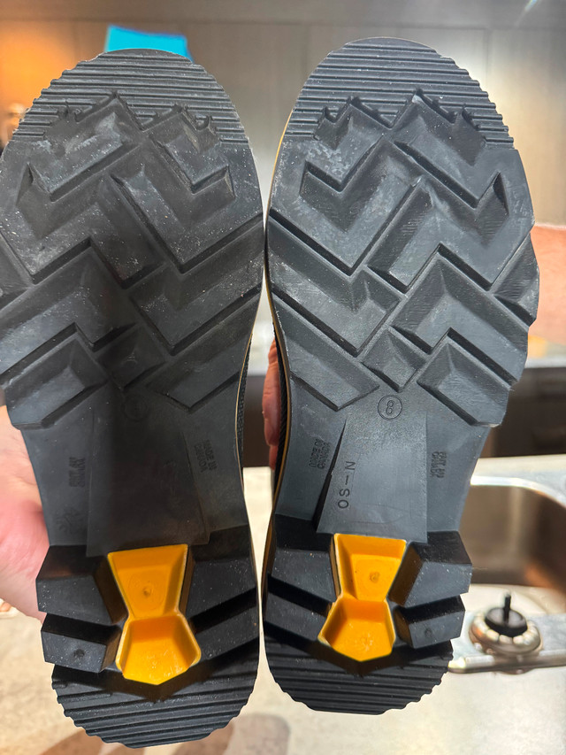 BAFFIN RUBBERS STEEL TOE in Other in Red Deer - Image 3