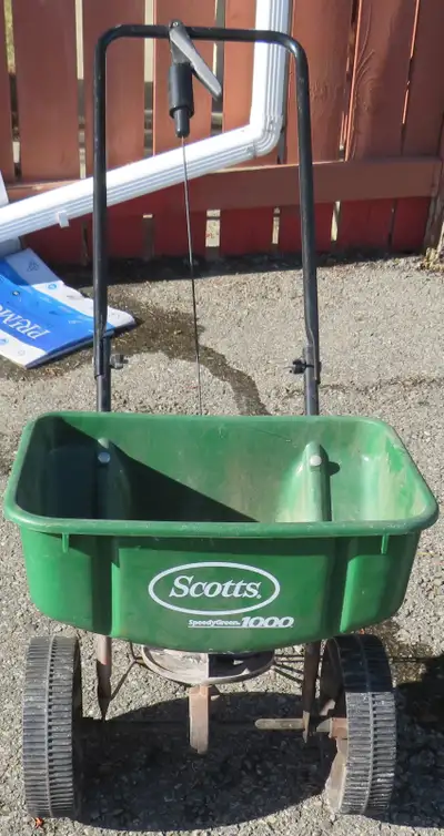 Scotts 1000 Fertilizer Spreader, View more