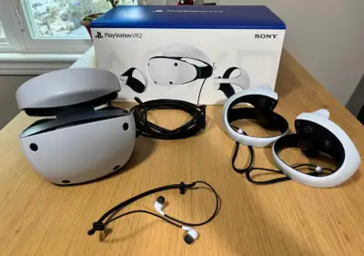 PSVR 2, device is almost new. It was mostly used for alpha build tests during game development.