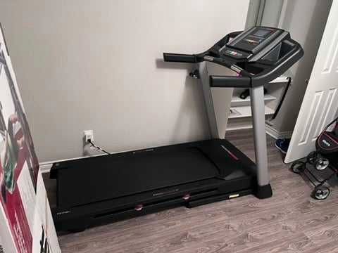 Healthrider H70T Folding Treadmill  in Exercise Equipment in Brantford - Image 3