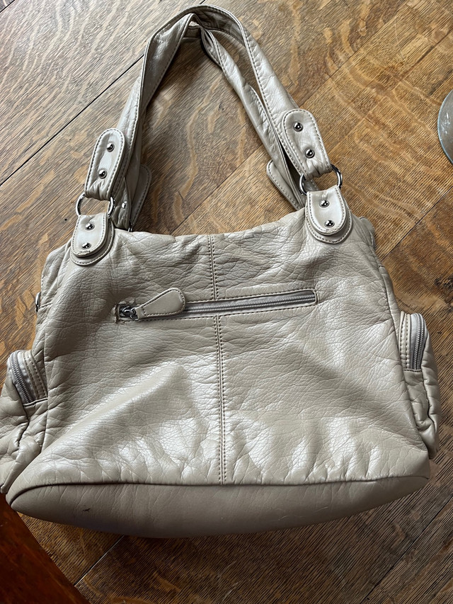 Polyurethane Leather Purse in Women's - Bags & Wallets in Norfolk County - Image 2
